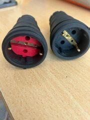 Одинарная розетка с резиновым заземлением